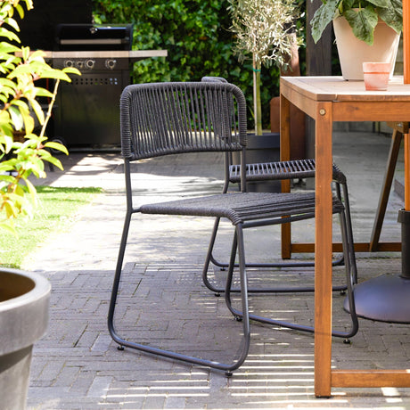 Geniet van het buitenleven met stijlvolle tuinstoelen en buitenmeubels