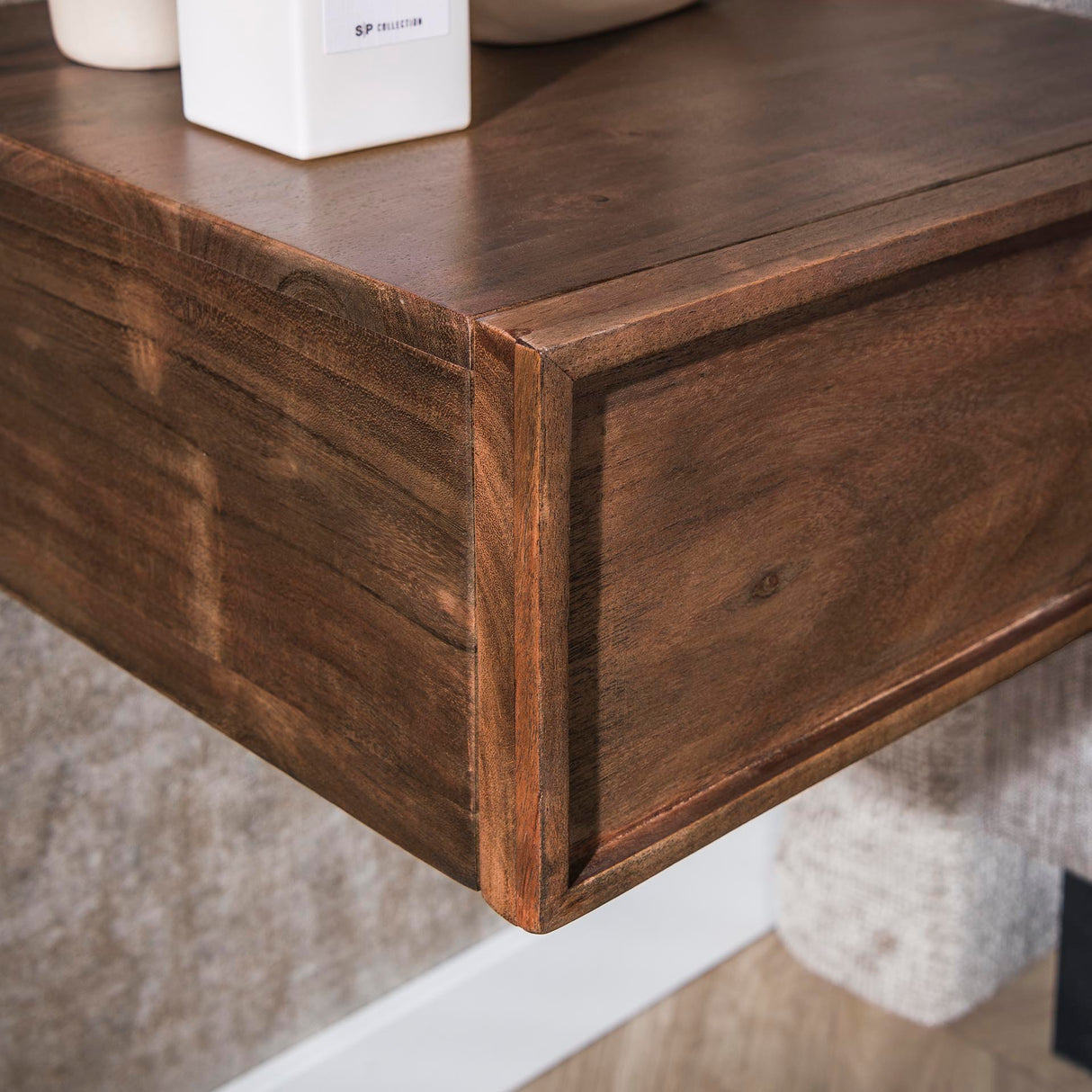 Zwevend nachtkastje acacia drift brown industrieel