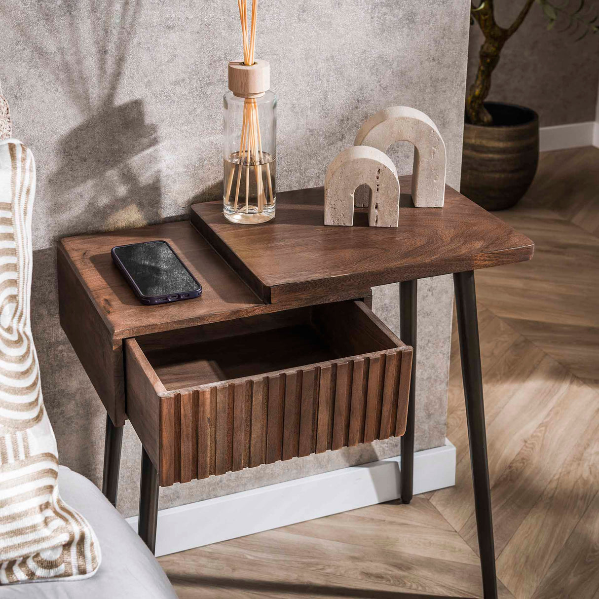 Nattbord Oslo Rechts - Massiv Akacie Drift Brown (1 skuffe) 