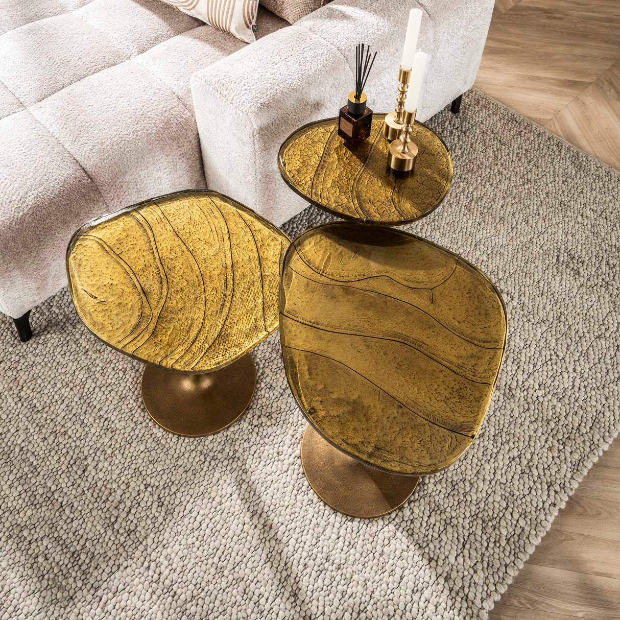 Sidebord Nola i antikguld - 60 cm højt 