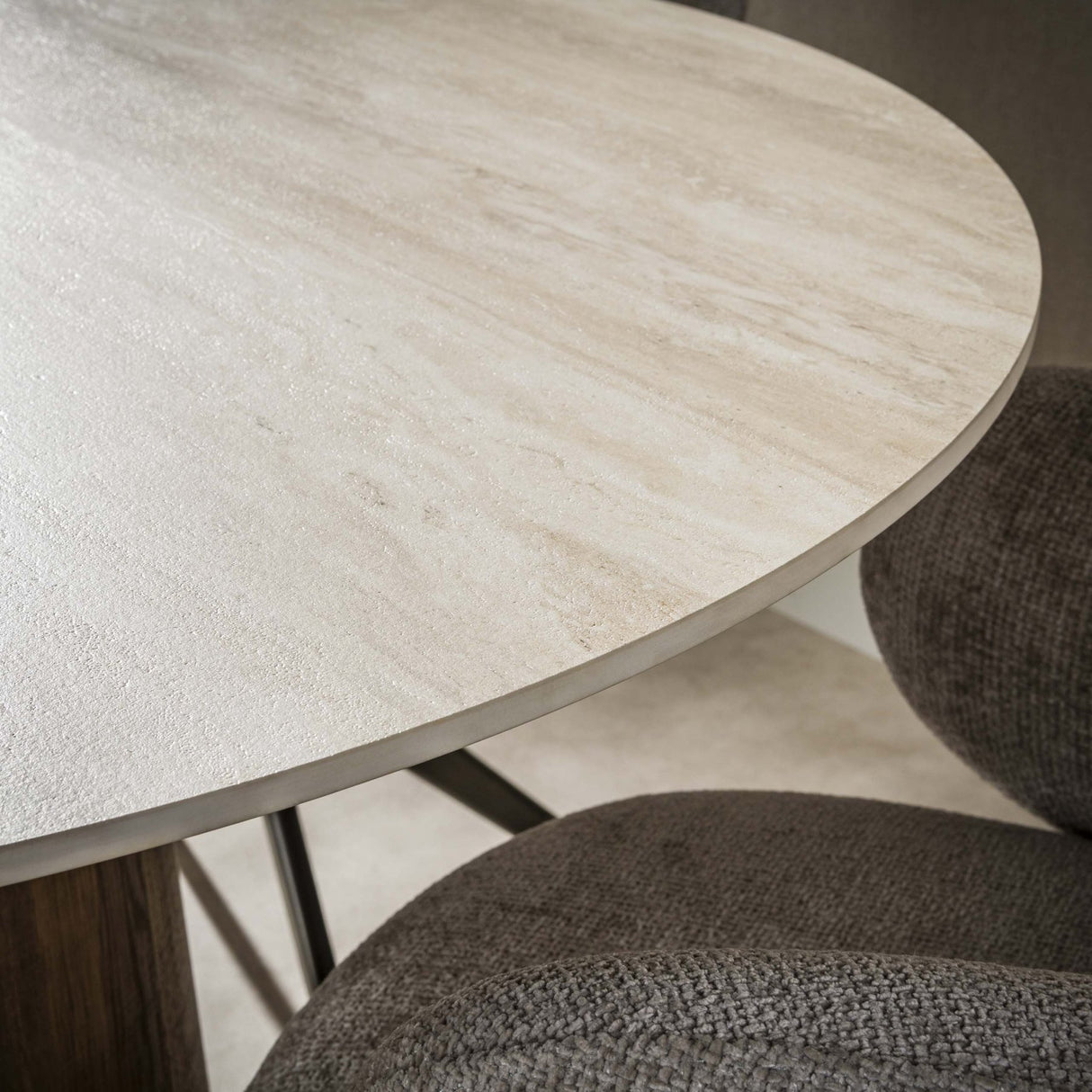 Eettafel - Ronde eettafel Jimi Ø120 cm beige travertin keramiek - Dimehouse