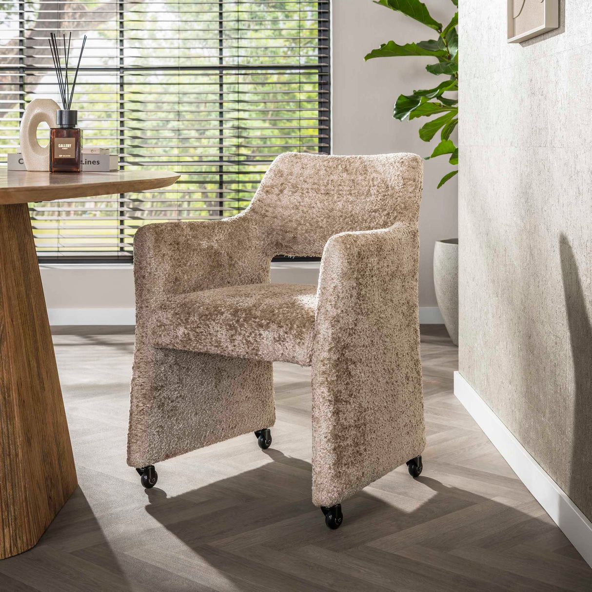 Sæt med 2 spisestol Siena Alura sand med hjul 