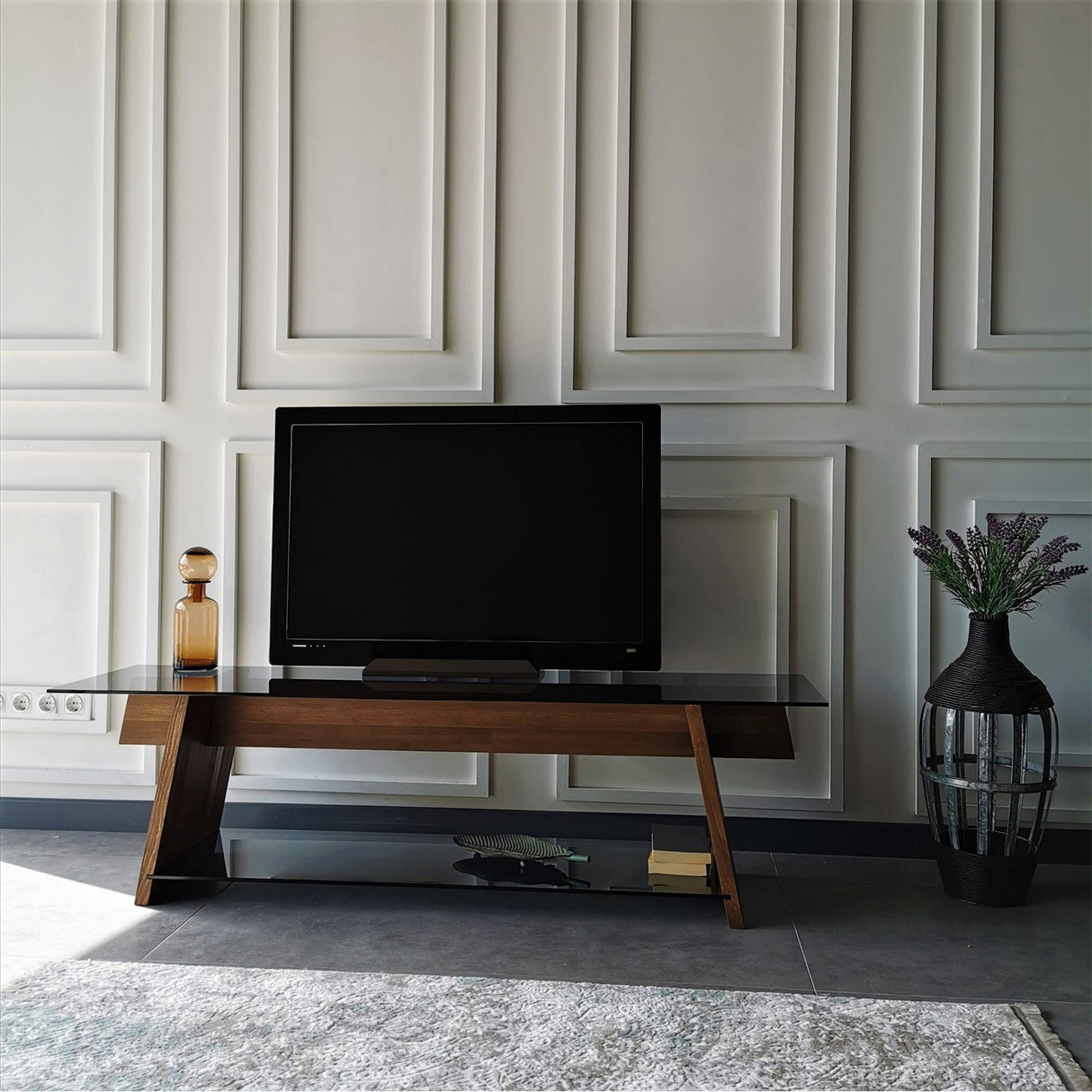 TV Meubels - TV Meubel Coral Walnoot Zwart Glas 158x45x40 cm - Dimehouse