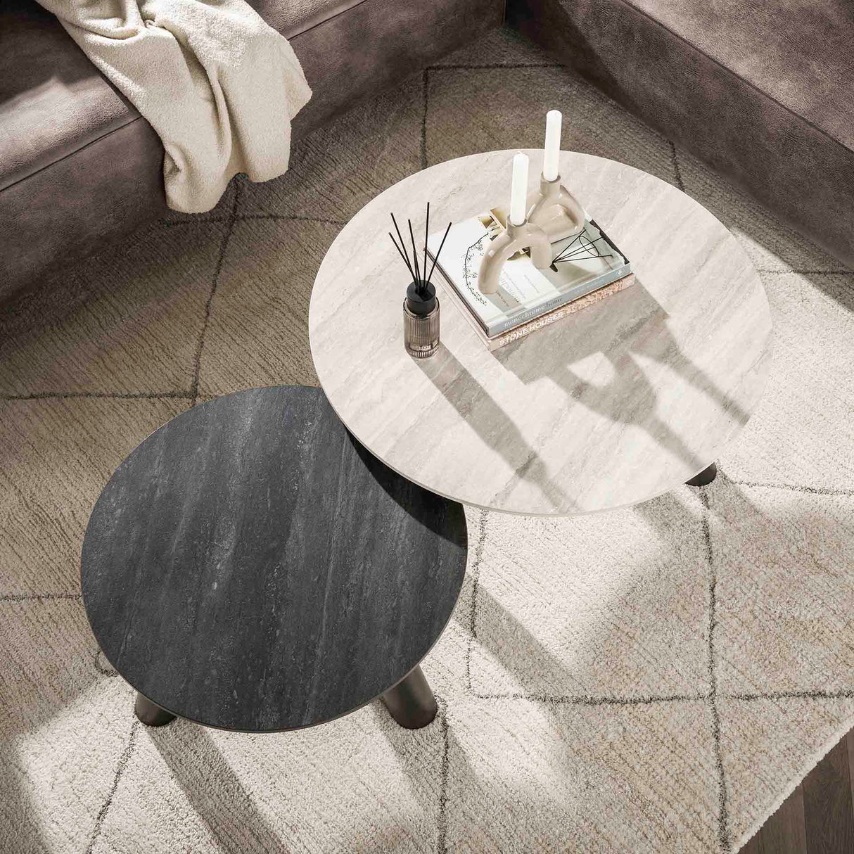 Faro Ø80 Keramik travertin sofabord sæt med 2 