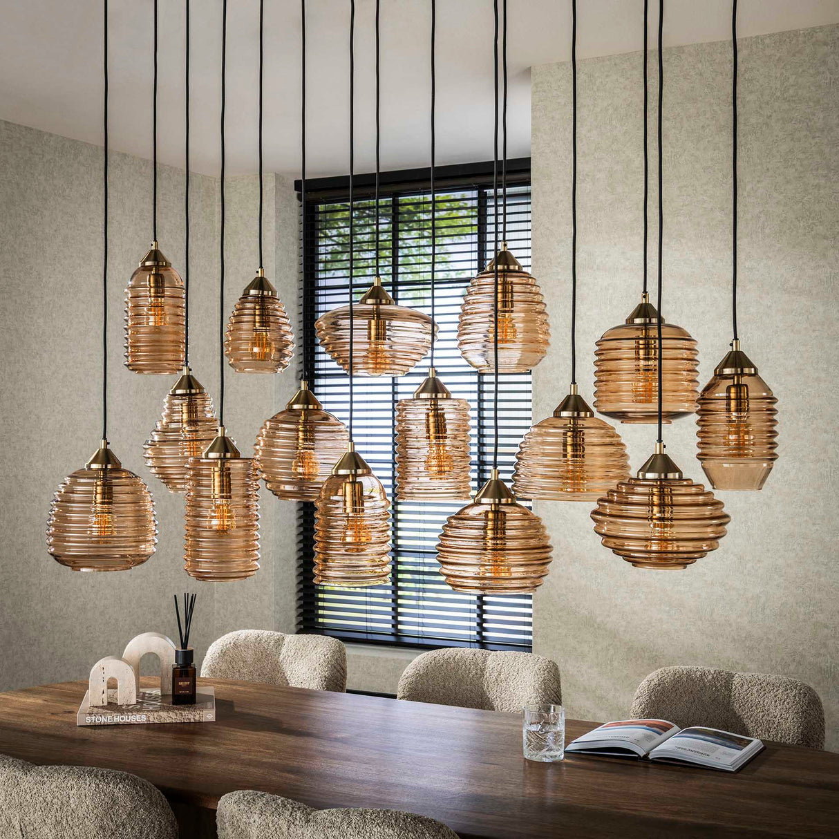Loftlampe Mali 15-lys rillet glas ravfarvet 