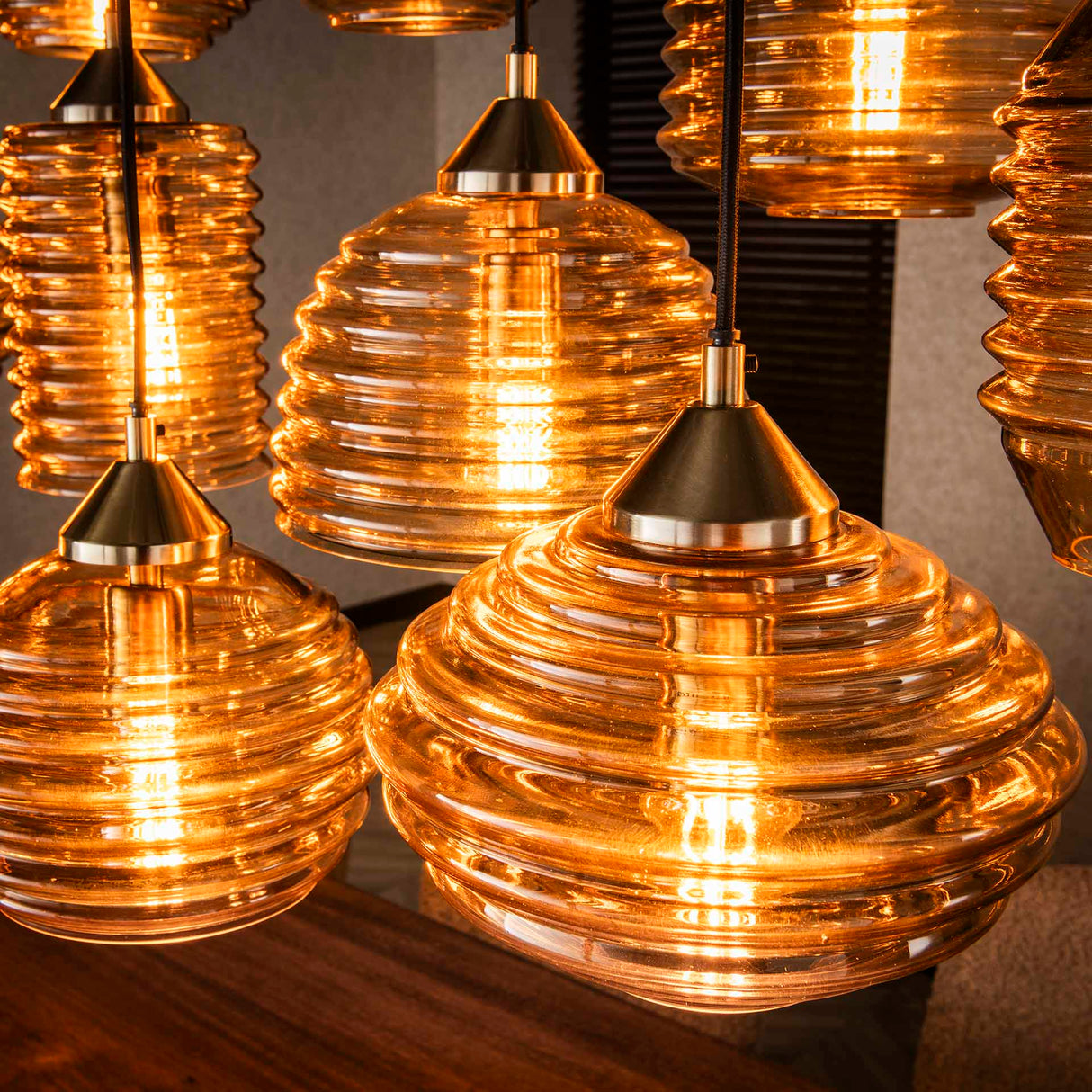 Loftlampe Mali 15-lys rillet glas ravfarvet 
