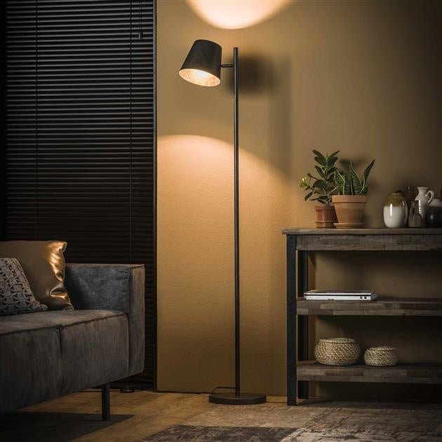 Gulvlampe Sienna DH Interiør Charcoal LxBxH 61x32x25 Metal Atmosfærisk foto diagonalt set forfra