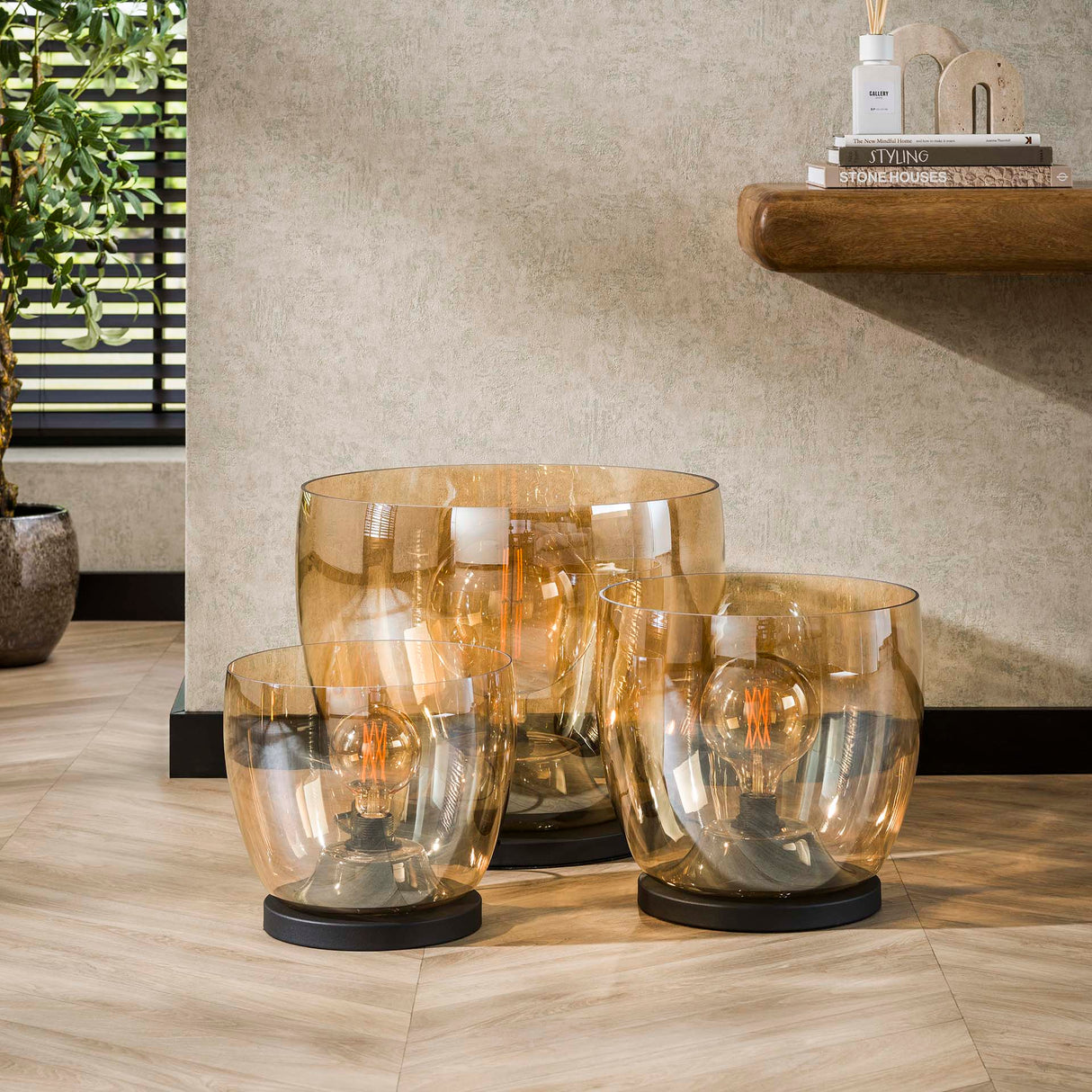 Gulvlampe Dain UP XXL Amberfarvet glas 