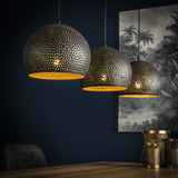 Hængelampe Aya 3 Sphere DH Interiør Brun LxBxH 87x33x27 Sort brun Atmosfærisk foto diagonalt set forfra