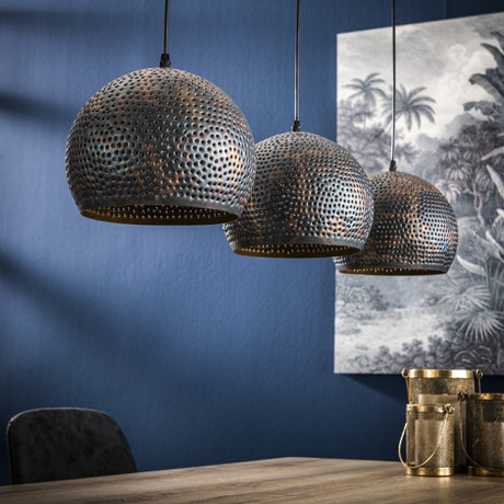 Hængelampe Aya 3 Sphere DH Interiør Brun LxBxH 87x33x27 Sort brun Atmosfærisk foto diagonalt set forfra