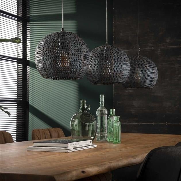 Hængelampe Armoor DH Interiør Brun LxBxH 111x35x29 Sort brun Atmosfærisk foto diagonalt set forfra