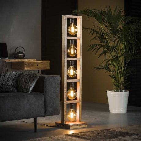 Gulvlampe Ethan DH Interiør Acacia LxBxH 136x30x30 Akacietræ Atmosfærisk foto diagonalt set forfra