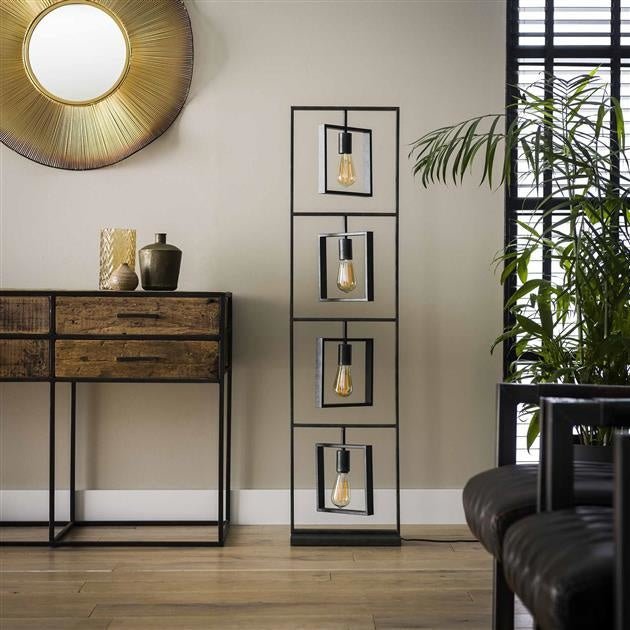 Gulvlampe Carter DH Interiør Charcoal LxBxH 145x41x24 Metal Atmosfærisk foto diagonalt set forfra