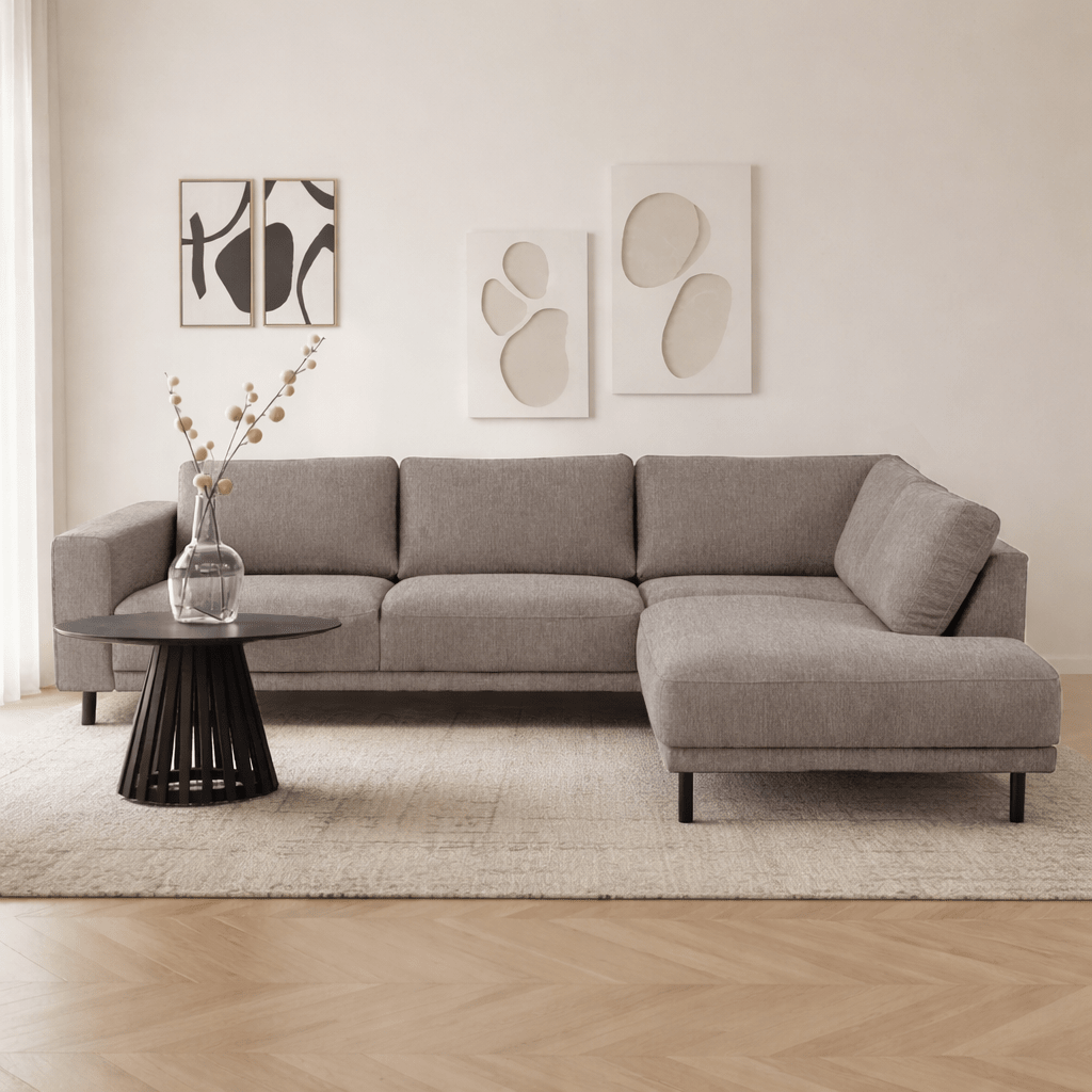 Banken - Moderne 3 - zits Hoekbank Rechts Taupe Stof Aniko met Lounger 240x197x78 cm - Dimehouse