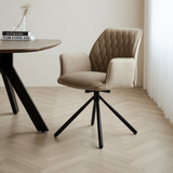Roterbar spisestuestol Taupe Bouclé Novan – 180° drejeligt stemningsbillede i et moderne interiør