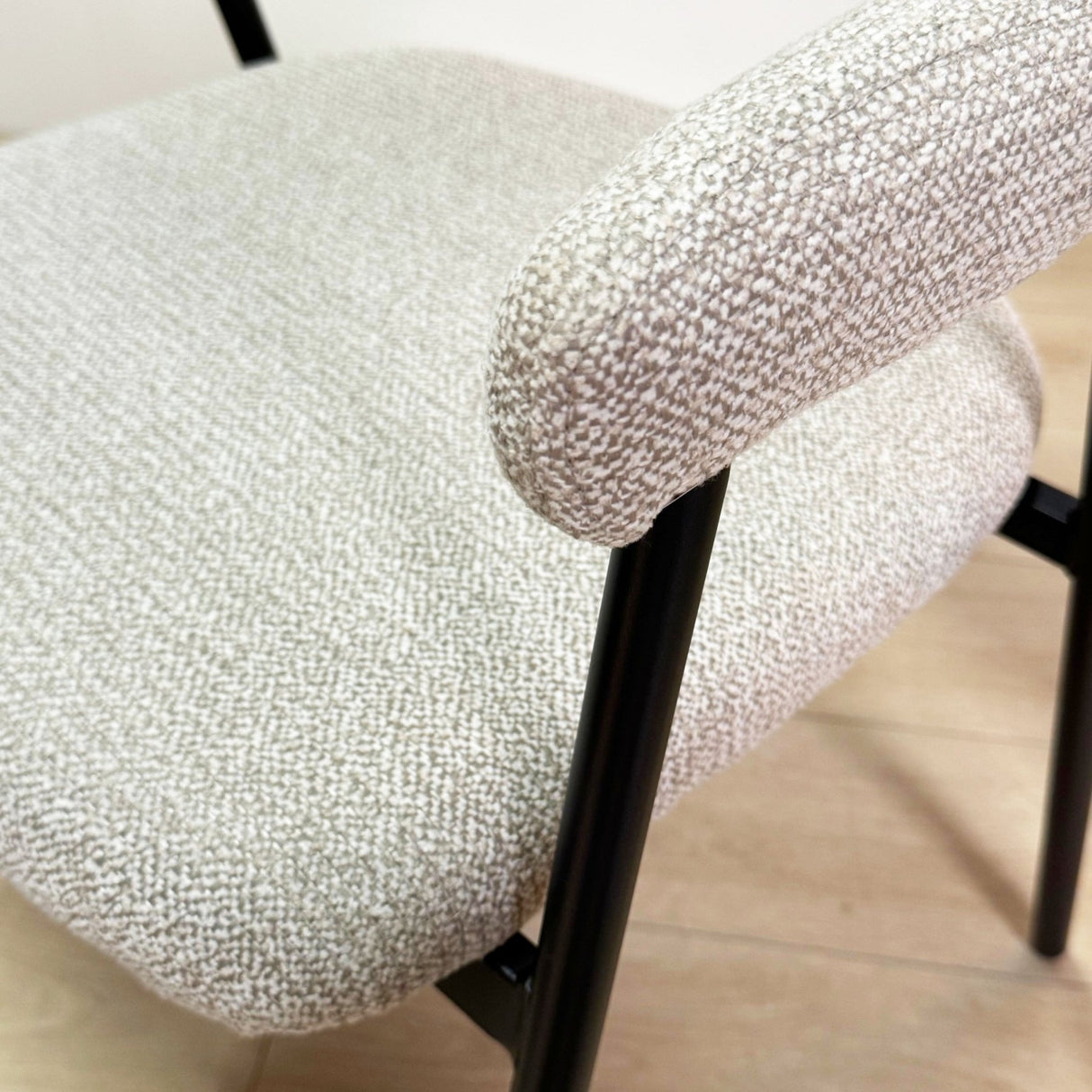 Spisestuestol Sæt af 4 Bouclé Beige Lisa - Sort Ramme 