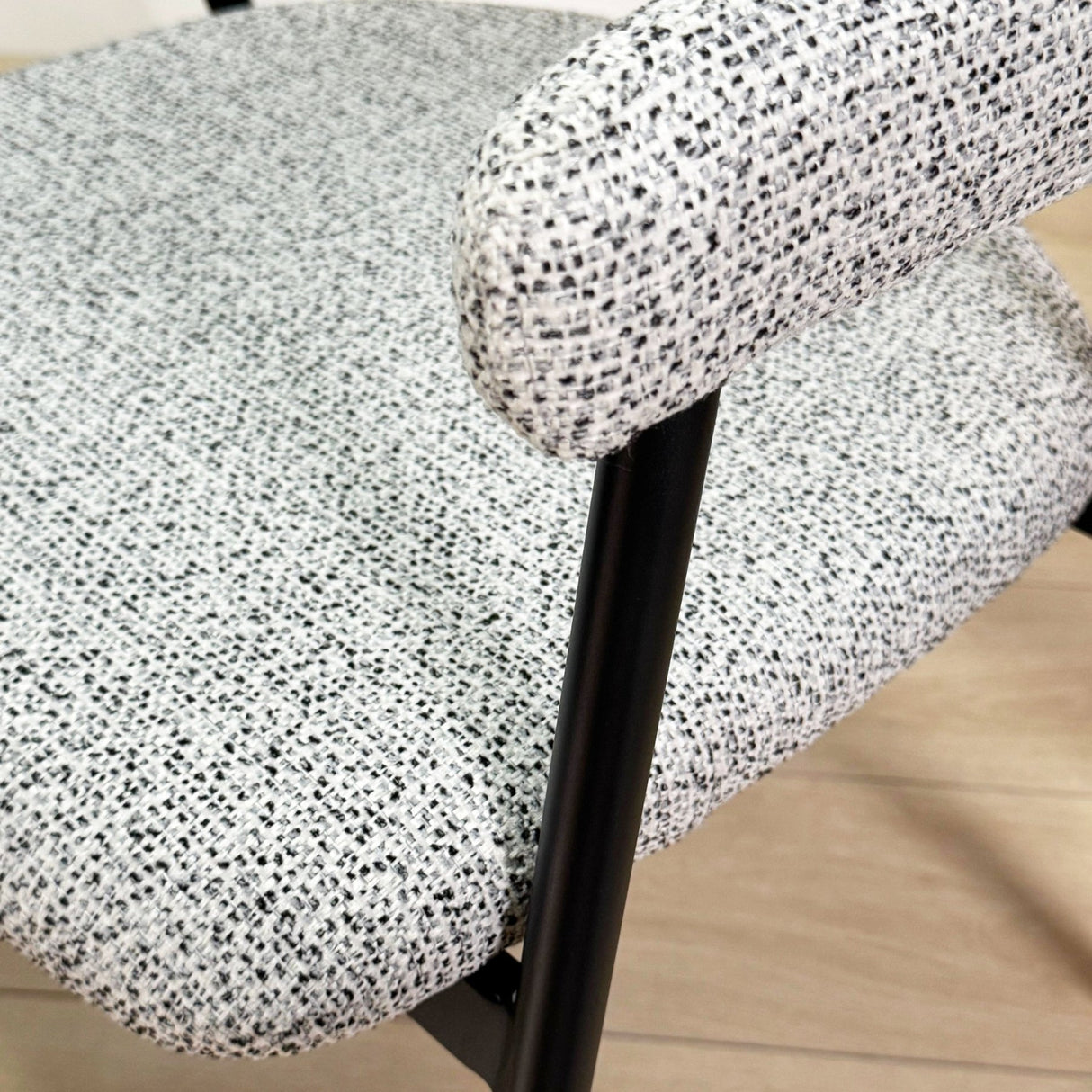 Spisestuestol Sæt af 4 Bouclé Beige Lisa - Sort Ramme 