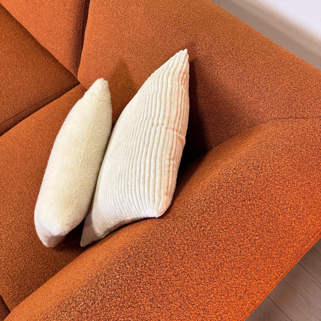 Hjørnesofa terrakotta bouclé stof Maël - højre 