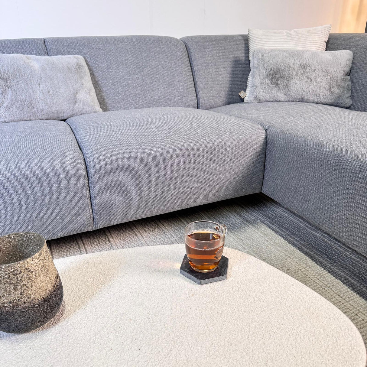 Hjørnesofa med kompakt lounge gråblå genbrugstøj Moby - højre 