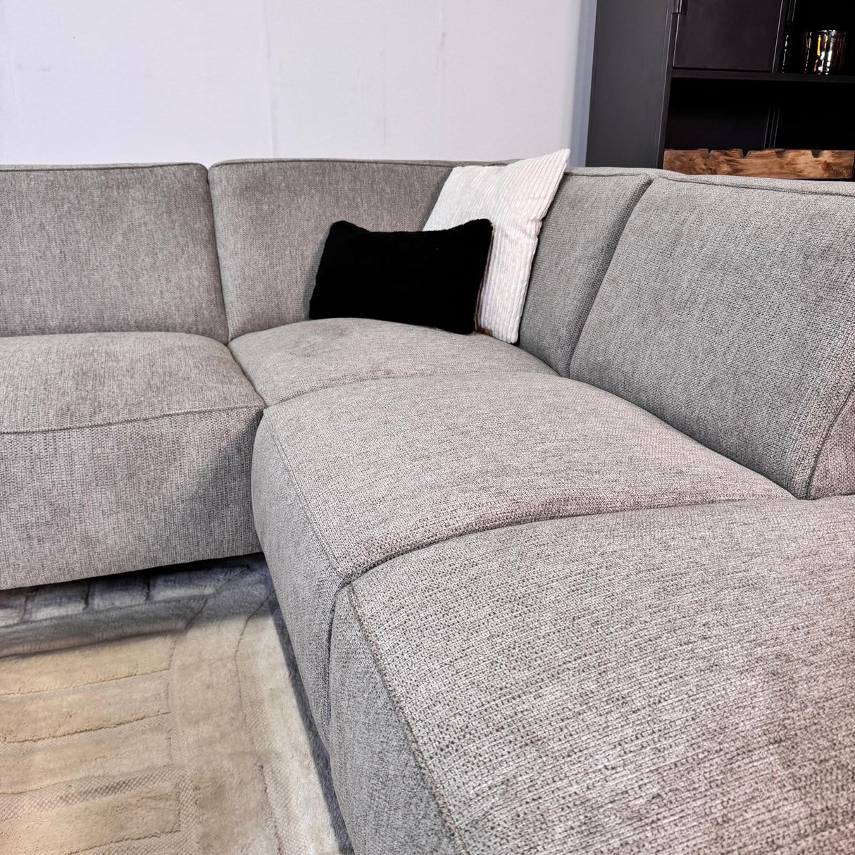 Hjørnesofa grå chenille quiltet Ravi – højre 