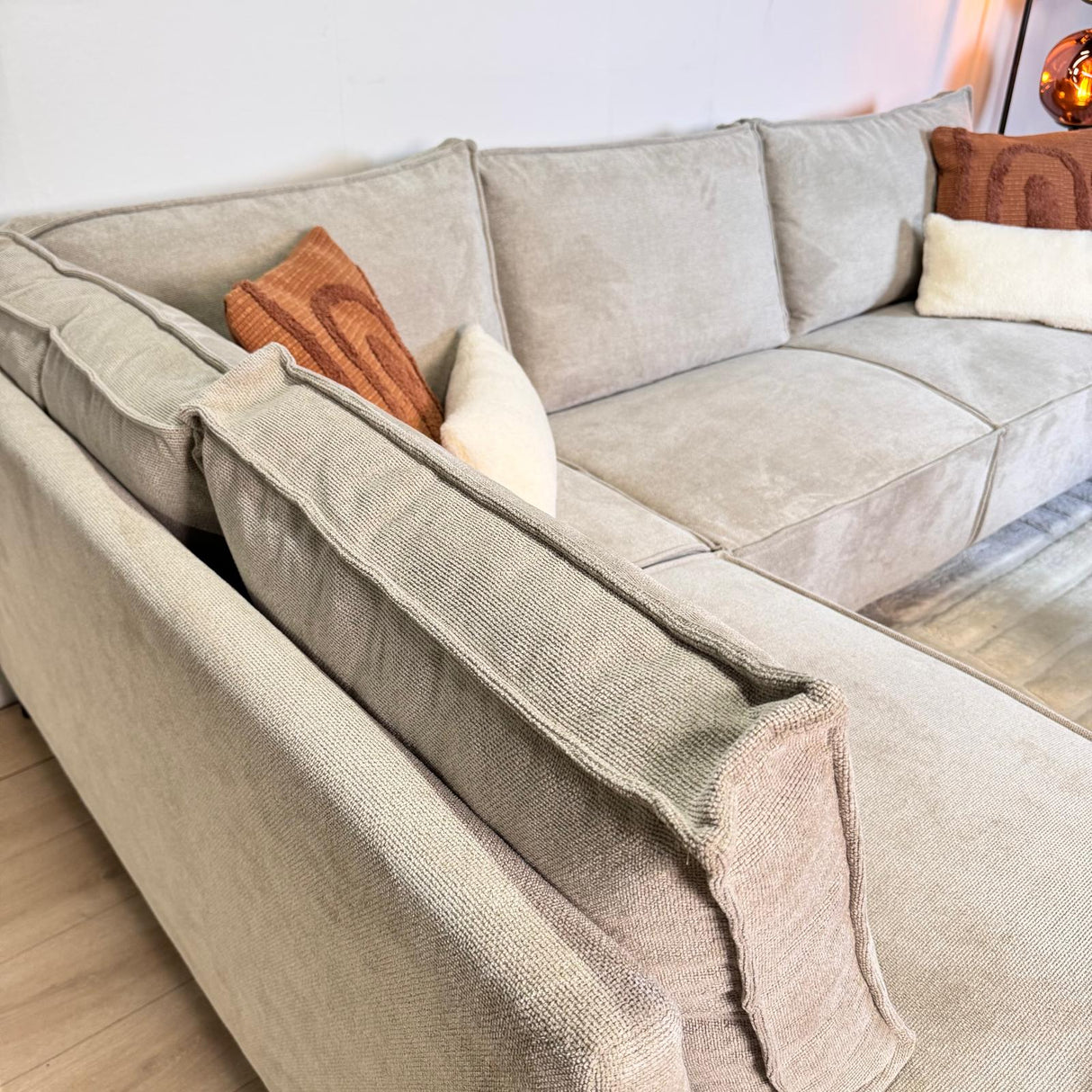 Hjørnesofa Yara med chaiselong chenille beige -venstre 