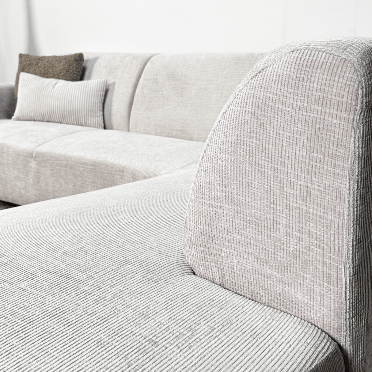 Hjørnesofa med chaise longue beige chenille stof Manon - højre 