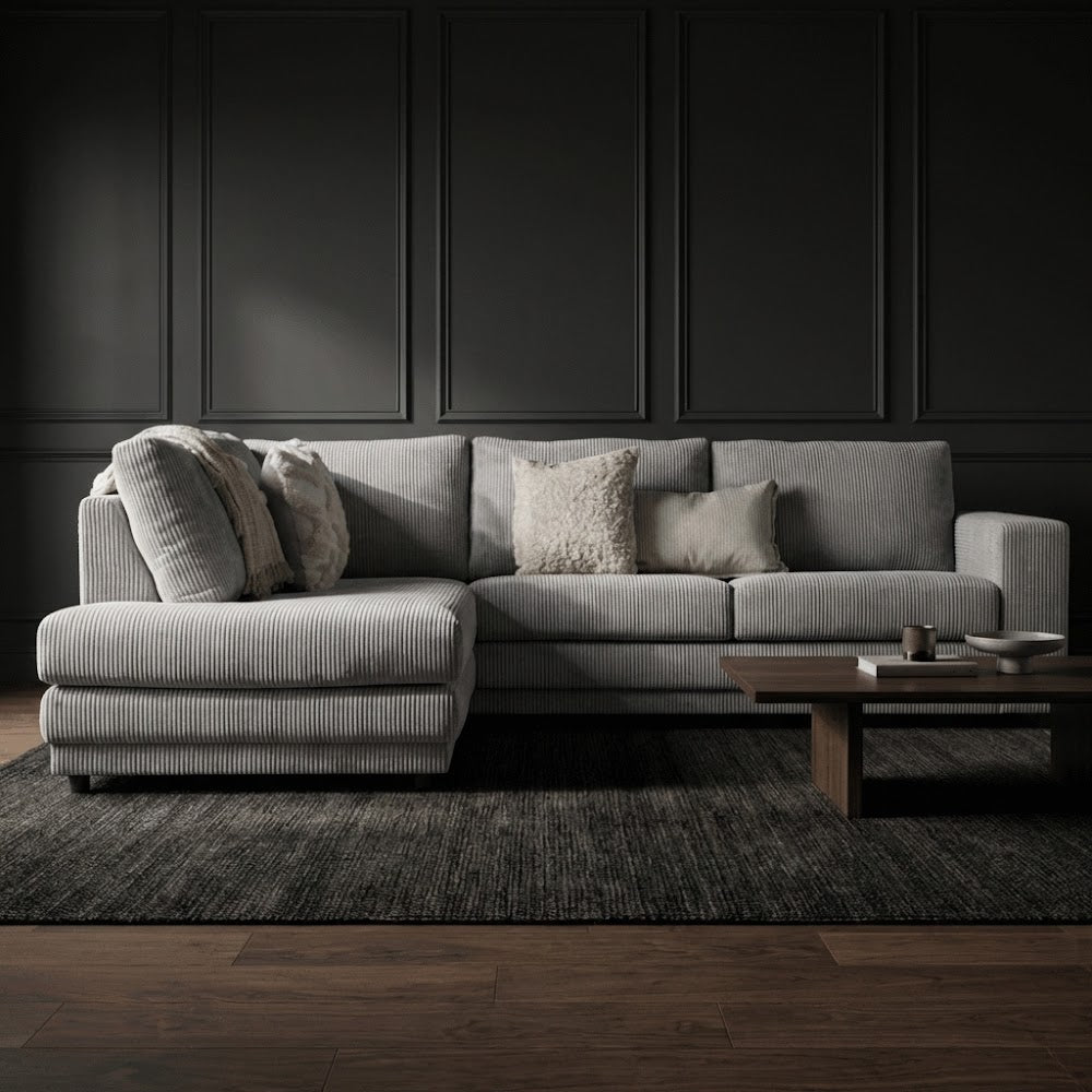 Hjørnesofa lysegrå ribstof puffebord Gabi - venstre 