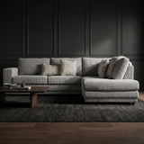 L-formet hjørnesofa i lysegråt ribstof med chaiselong Gabi - højre 