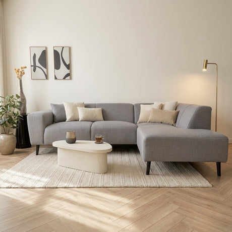 Hoekbank met compacte lounge grijsblauw gerecyclede stof Moby - rechts sfeerfoto in modern interieur