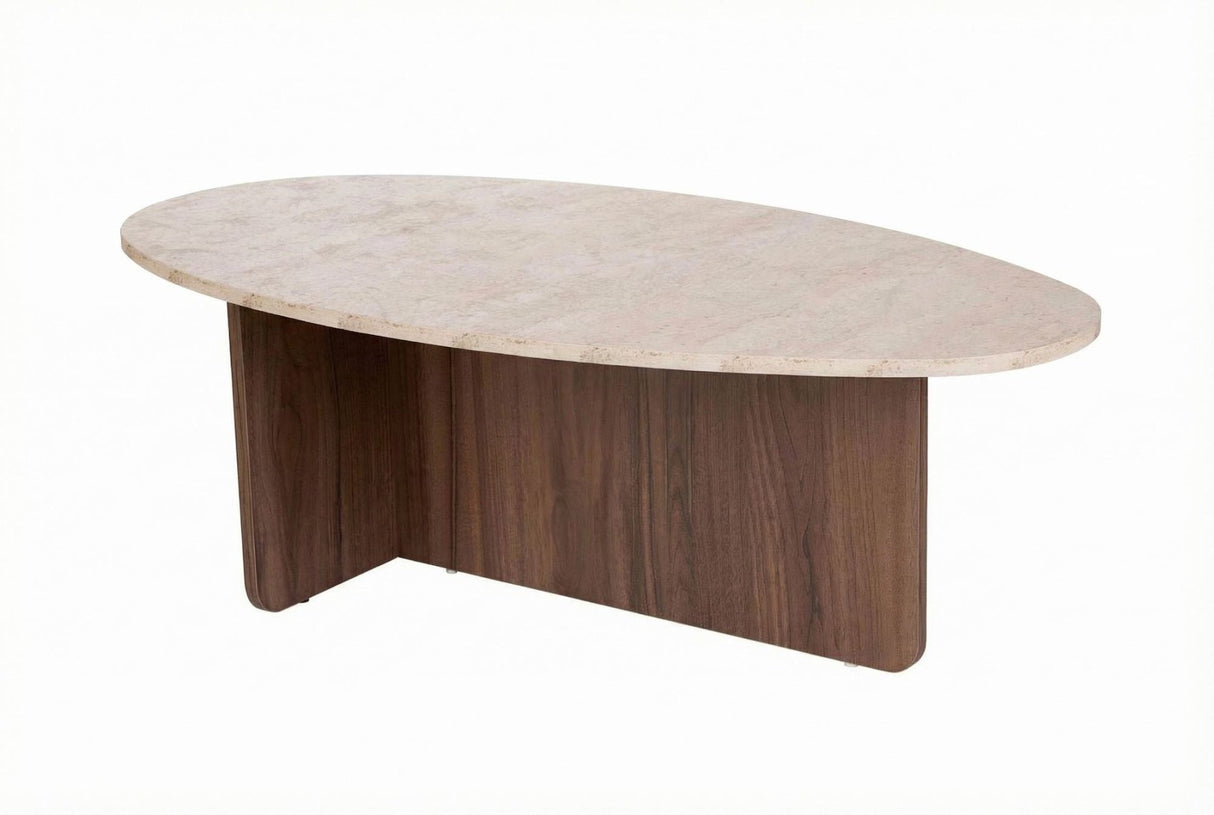 Hvidt foto, småstensformet sofabord med plade i travertin-look og melaminbund i valnød. Japandi design på 120x60cm.