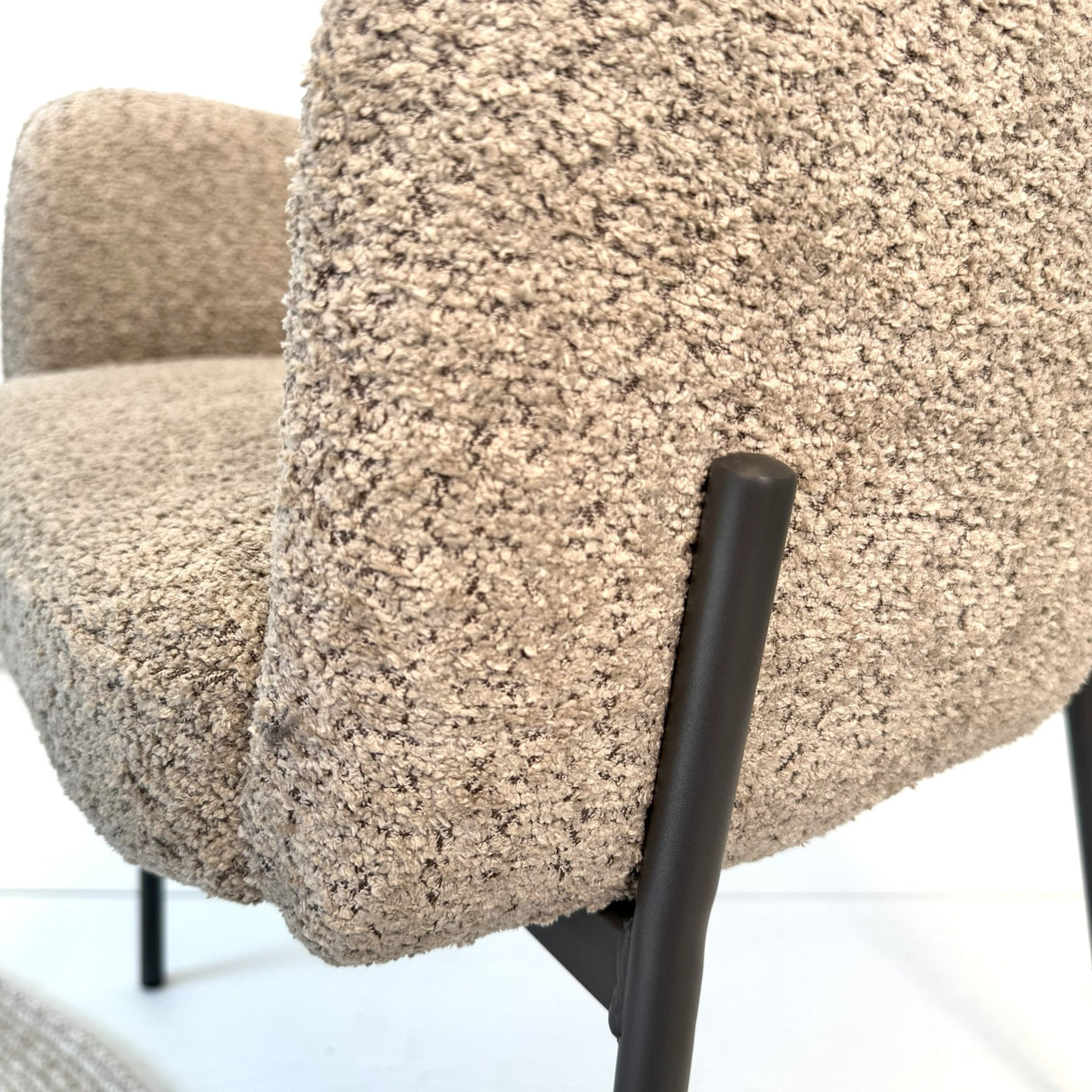 Spisestuestol Bouclé Beige - Japandi - runde former - Lola