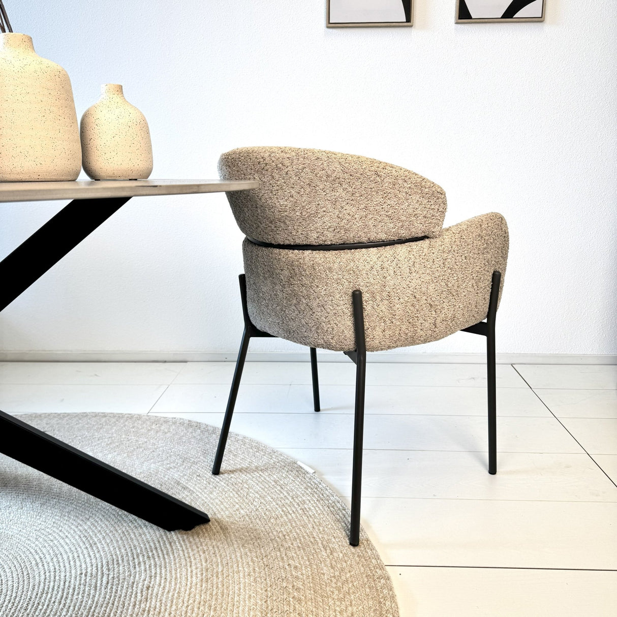 Spisestuestol Bouclé Beige - Japandi - runde former - Lola