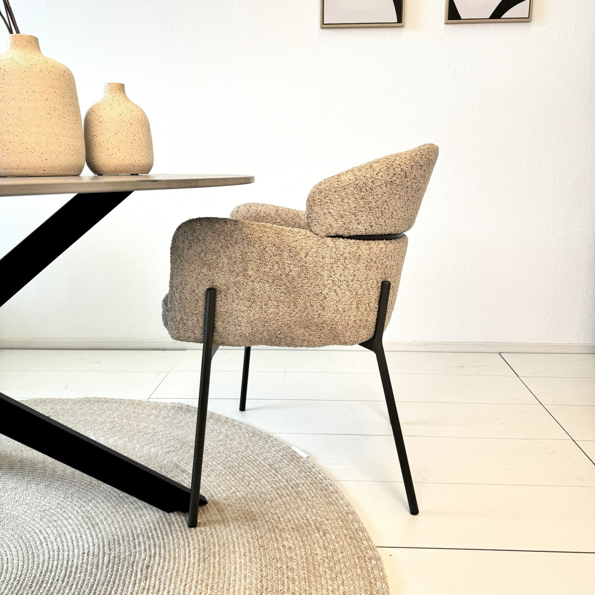 Spisestuestol Bouclé Beige - Japandi - runde former - Lola