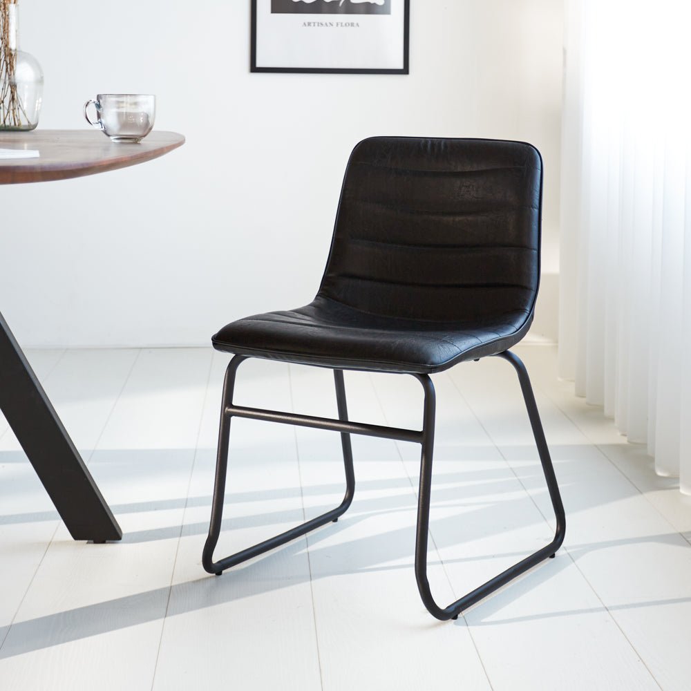 Eetkamerstoelen - Industriële eetkamerstoel Mark zwart - Dimehouse