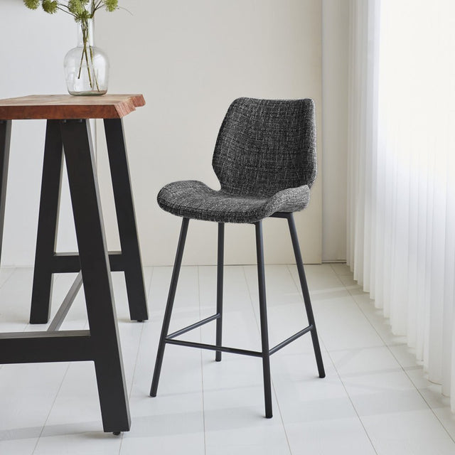 Barstol Beau chenille Dimehouse Mørkegrå LxBxH 82x54x52 Stof Atmosfærisk foto diagonalt set forfra