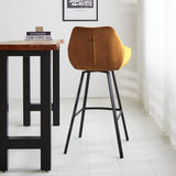 Barstol Elise Velvet Dimehouse Cognac LxBxH 95x59x57 Velvet Atmosfærisk foto diagonalt set bagfra