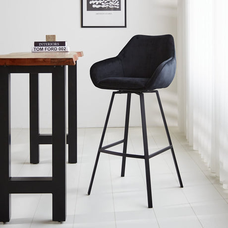 Barstol Elise Velvet Dimehouse Sort LxBxH 95x59x57 Velvet Atmosfærisk foto diagonalt set forfra