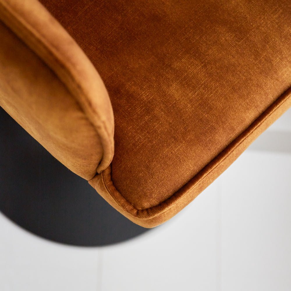 Barstol Novan fløjl Dimehouse Cognac LxBxH 75x58x54 Stof Atmosfærisk fotodetalje