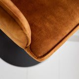 Barstol Novan fløjl Dimehouse Cognac LxBxH 75x58x54 Stof Atmosfærisk fotodetalje