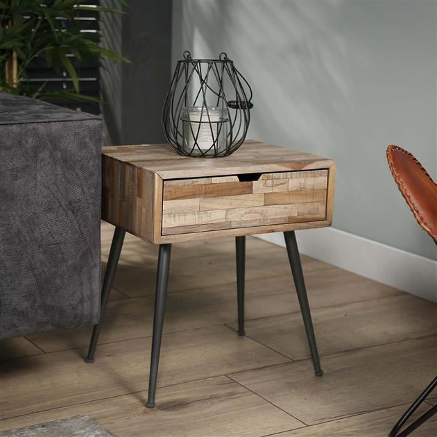 Sengebord Cloë DH Interiør Vejret LxBxH 50x40x19 Teak Atmosfærisk foto diagonalt set forfra