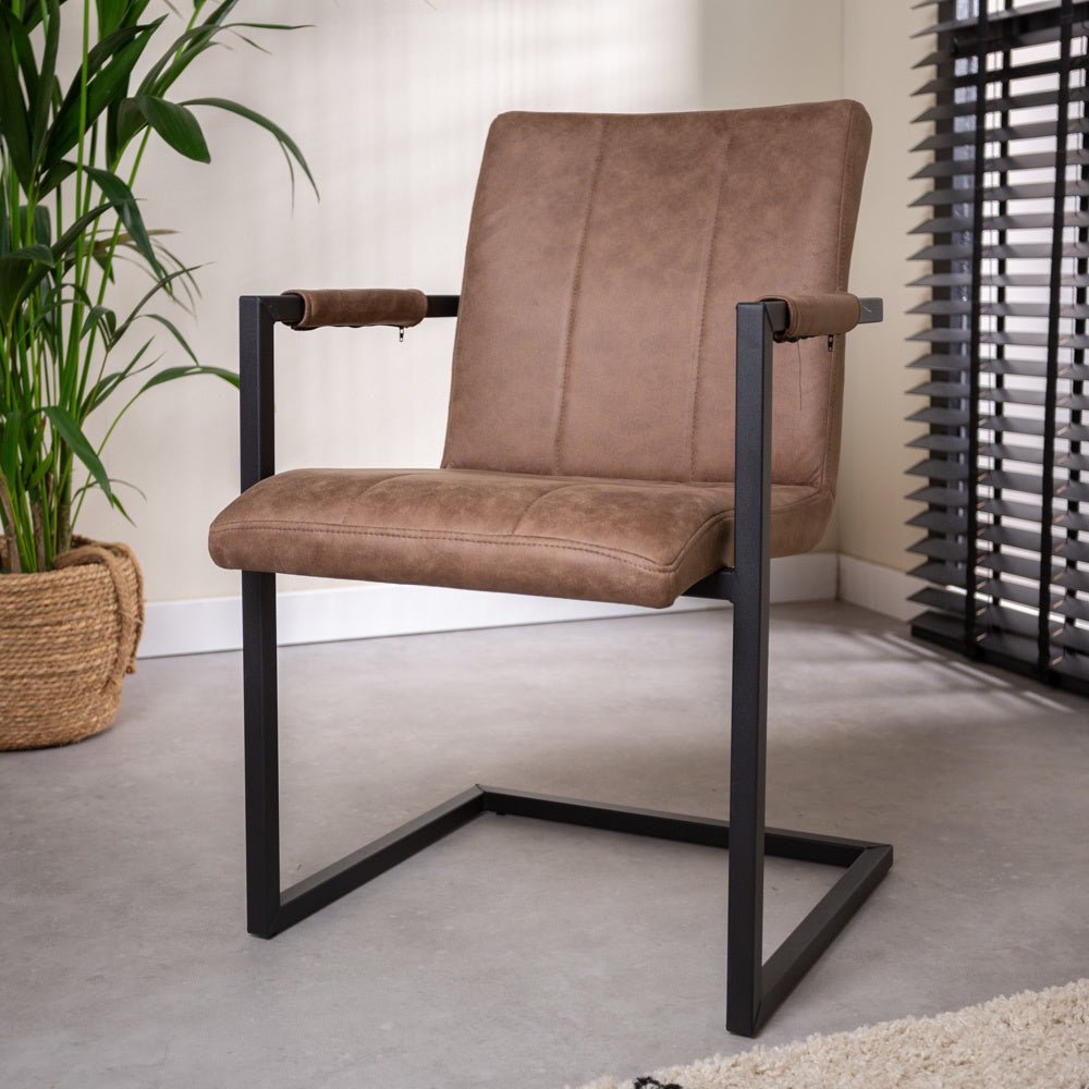 Spisestuestol Jackson Dimehouse Taupe LxBxH 71x58x54 Stof Atmosfærisk foto diagonalt set forfra
