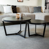Sofabord Brady Black Dimehouse Sort LxBxH 80x80x11 Sintret sten Atmosfærisk foto diagonalt set forfra