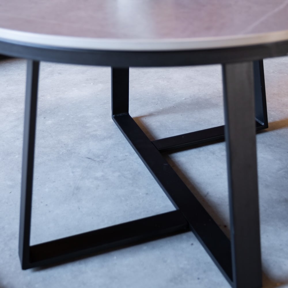 Sofabord Tanner Grey Dimehouse Grå LxBxH 80x80x18 Sintret sten Atmosfærefoto anderledes