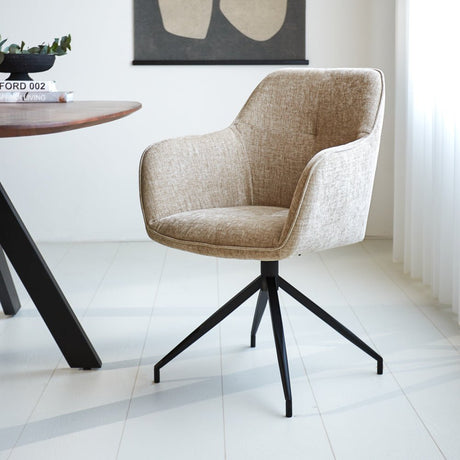 Spisestuestol Camiel Dimehouse Beige LxBxH 62x61x54 Stof Atmosfærisk foto diagonalt set forfra