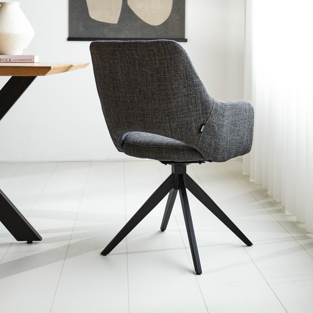 Spisestuestol Sid Dimehouse Antracit LxBxH 59x56x53 Stof Atmosfærisk foto diagonalt set bagfra