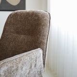 Nela spisestuestol Dimehouse Taupe LxBxH 64x64x52 Stof Atmosfærisk fotodetalje