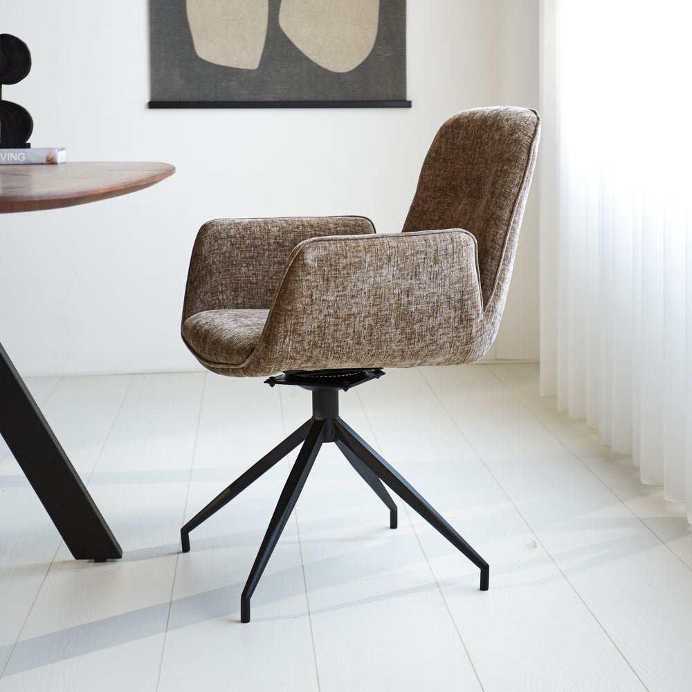 Nela spisestuestol Dimehouse Taupe LxBxH 64x64x52 Stof Atmosfærisk foto fra siden