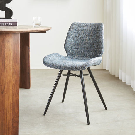 Spisestuestol Beau chenille Dimehouse Blå LxBxH 72x68x50 Stof Atmosfærisk foto diagonalt set forfra