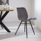 Spisestuestol Beau fløjl Dimehouse Antracit LxBxH 71x67x49 Stof Atmosfærisk foto set fra siden