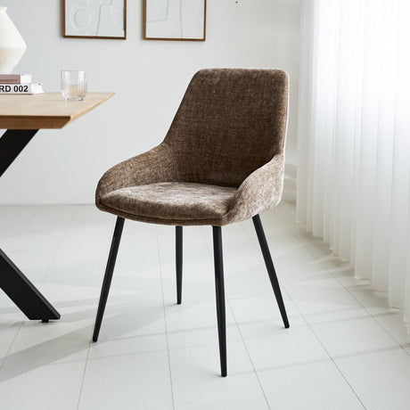 Spisestuestol Elle Dimehouse Taupe LxBxH 64x61x56 Stof Atmosfærisk foto diagonalt set forfra